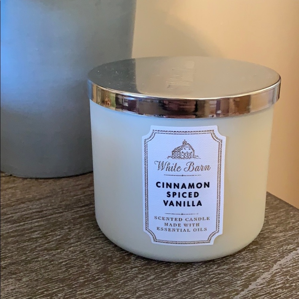 Cinnamon Spiced Vanilla Bath & Body Works Candle